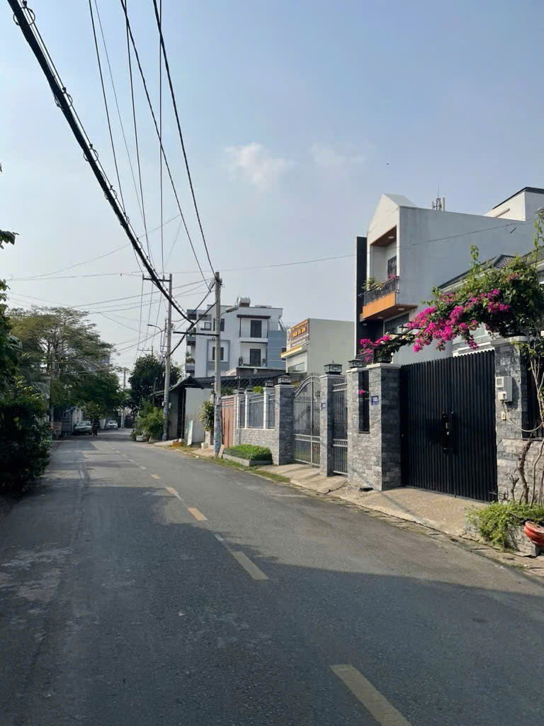 BÁN NHÀ Hóc Môn 48m2, 2PN, 2WC, giá 3.2 tỷ